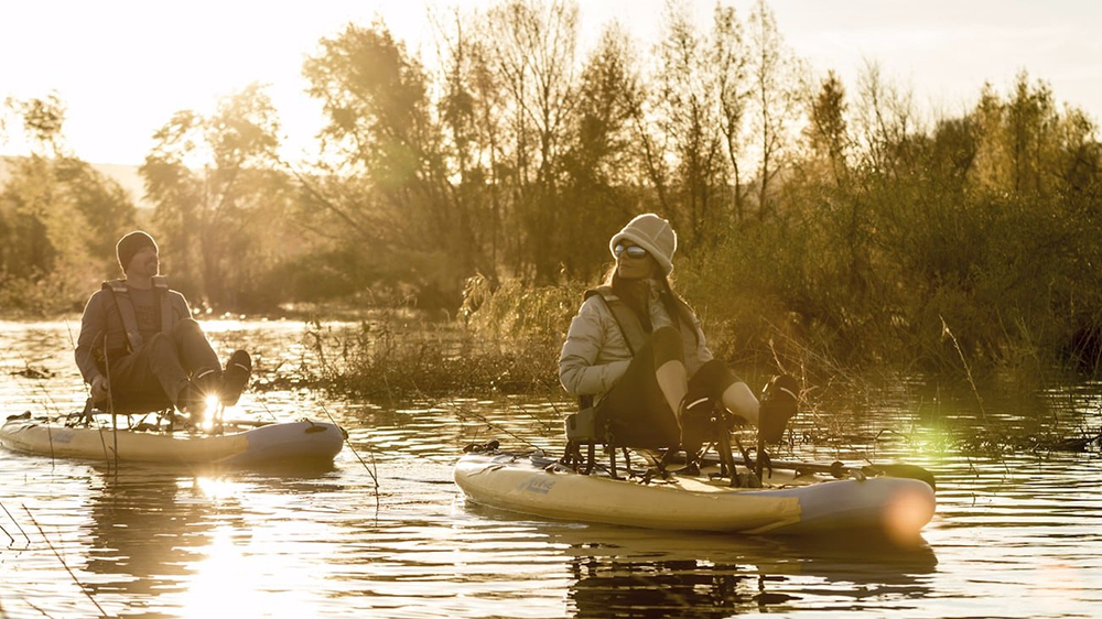 携单人充气橡皮艇单调出游，享受不单调的自然生活