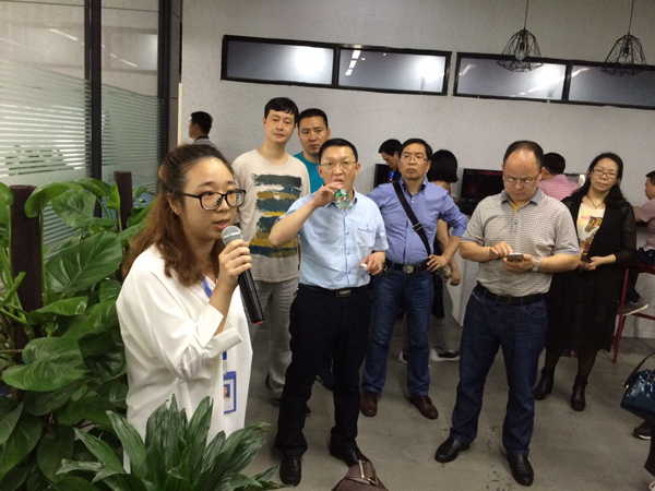 四川德阳市委考察团到访德腾工业设计公司
